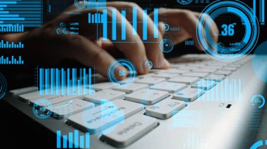 Veri görselleştirme grafikleri, analitik istatistikler ve modern teknoloji ve iş kullanımı için dijital içgörülerin gösterildiği bir dizüstü bilgisayarda yazı yazan eller. Xenic