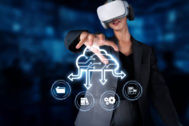 Sanal gerçeklik teknolojisini kullanarak, bulut veri yönetimi ve çevrimiçi depolama çözümleriyle etkileşime geçen, gelecekteki çalışma alanını gösteren modern bir iş adamı. XDMCP