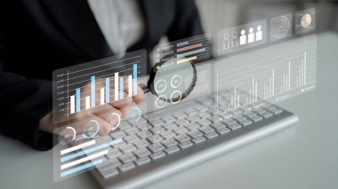 Ürün takibi, raporlama ve iş zekası için performans ölçümlerini, veri grafiklerini ve trend analizini gösteren modern bir arayüz. Ayrıştırma