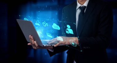 Bulut, aygıt ve kişisel veri ortamları arasında parmak izi doğrulama, şifreleme ve güvenli erişim protokolleri kullanılarak dijital kimliğin korunması için sistem