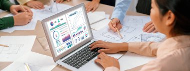 İş veri paneli pazarlama stratejisi planlaması için canlı iş zekası analizi sağlar