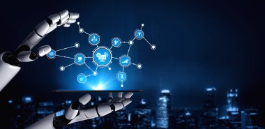 Gösterişli bir robot el, ağ simgeleriyle dolu parıldayan dijital bir arayüz sunar, gece canlı bir şehrin ufuk çizgisine kurulur, yeniliği simgeler. Tessel