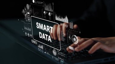 Klavyede Elleri Olan Gelecek Veri Analizi ve Akıllı Veri Görselleştirme Kavramları için Dijital Arayüz. Asemptotik akıllı veri analitiği.