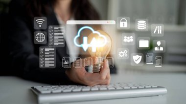 Çevredeki veri yönetimi, güvenlik ve analitik simgelerini dijital arayüzde yükle ve indir