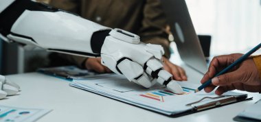 Modern çalışma alanı profesyonellerin yapay zekayı benimsediğini, karmaşık pazarlama engellerini aşmak ve erişimi genişletmek için son teknoloji analizlerle yaratıcı düşünceleri harmanladığını görüyor. Noogenesis Yapay Zeka