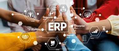 Takım çalışmasının ve iş birliğinin dinamik bir görsel temsili, kurumsal kaynak planlamasını sembolize eden dijital unsurlarla birleştirilmiş ellerini sergiliyor. Dostluk