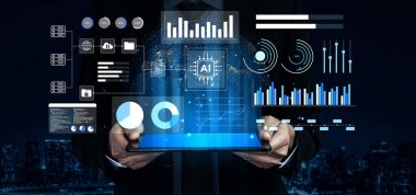 Bir işadamı, canlı dijital veri görselleştirmeleri ve yapay zeka grafikleriyle modern teknolojiyi dinamik bir şehir ortamında sergileyen bir tablet sergiliyor. Gantry