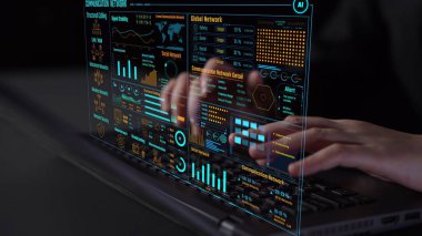 Veri merkezi izleme paneli ağ performansını, bağlantı durumunu, kullanım oranını ve telekomünikasyon içgörüsünü görselleştirir. Veri merkezi verimlilik iyileştirme ağı şeffaflığını izliyor. Thunk