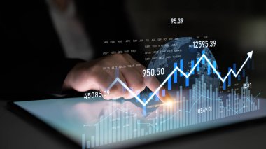 Modern dijital grafikte yükselen eğilimler ve küresel bağlantı ile finansal veriler sergileniyor. İş analizi, piyasa araştırması ve finansal büyüme anlayışları için ideal. Kafa derisi