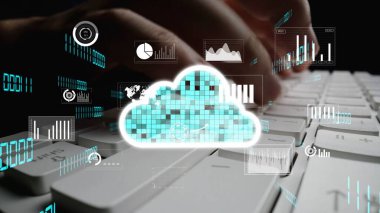 Bu resim, dijital veri görselleştirmeleri ve klavye etkileşimiyle bulut hesaplamasının özünü yakalar ve modern bir çalışma alanındaki teknoloji ve veri analizindeki gelişmeleri gösterir. Xenic