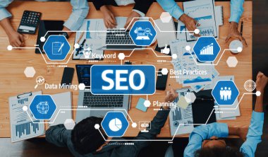 Bir dinamik ekip, dijital pazarlama performansını artırmak ve büyümeyi hızlandırmak için SEO stratejileri, veri analizleri ve en iyi uygulamalara odaklanarak bir masa etrafında işbirliği yapmaktadır. Dostluk