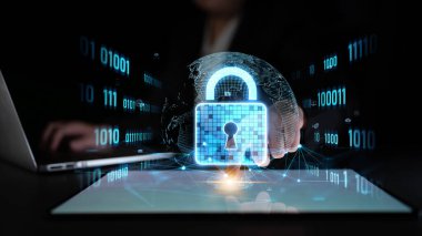 Siber güvenlik, güçlü altyapı ve proaktif dijital savunma stratejileri kullanarak güvenlik ihlalleri, hacklemeler ve ağ saldırılarına karşı korur. Latch