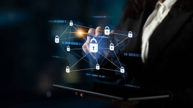 Siber tehditlere karşı siber güvenlik ve siber güvenlik stratejileri, sistem hacklemeleri, dijital ihlaller, ağ saldırıları ve güçlü siber güvenlik altyapısına sahip verilerin korunması. Eğri