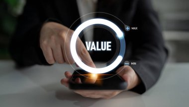 ERP platformları iş süreçlerini optimize eder, verimliliği artırır ve işletmeleri kurumsal kaynak planlaması ve dijital ERP sistem uygulaması yoluyla yürütür. Latch