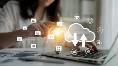 Bulut veri depolama güvenli yedeklemeyi geliştirir, bağlantıyı geliştirir ve dijital dosya yönetimini destekler