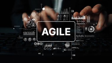 Modern Çalışma Alanında Dijital Piyasa Analizi ve Çevik Strateji Konsepti ile Profesyonel Klavye Kullanımı. Asemptotik akıllı veri analitiği.