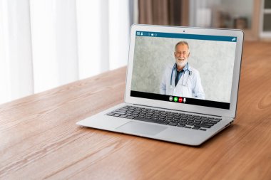 Hasta ile sanal görüşme için mod teletıp yazılım uygulaması tarafından çevrimiçi doktor görüntüsü çağrısı
