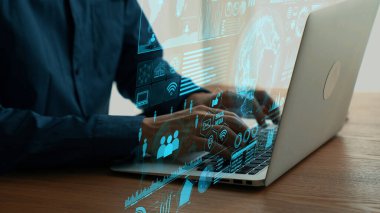 Bir dizüstü bilgisayarda elleri canlandıran büyüleyici bir görüntü, modern iletişimi ve dijital bir çevrede ağı sembolize eden, gelecekçi teknoloji grafikleriyle geliştirilmiş. Şifreleme