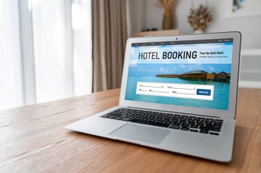 Çevrimiçi otel konaklama rezervasyon sitesi mod rezervasyon sistemi sağlar. Seyahat teknolojisi kavramı .