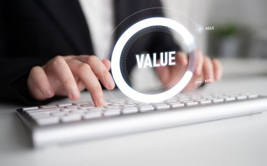 ERP platformları iş süreçlerini optimize eder, verimliliği artırır ve işletmeleri kurumsal kaynak planlaması ve dijital ERP sistem uygulaması yoluyla yürütür. Latch