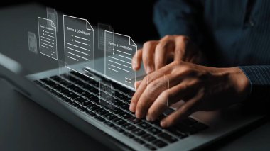 Modern Çalışma Alanı Çevrimiçi Anlaşmalar Ayarları Gluon 'unda Dizüstü Belgeler, Koşullar ve Koşullar Üzerine Dizüstü Bilgisayarda Yazan Eller.