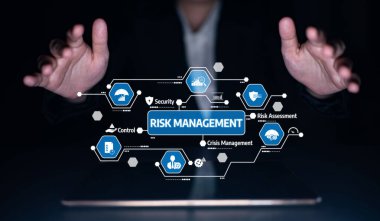 Eller, modern teknolojiyi vurgulayarak güvenlik, kontrol ve kriz yönetimi de dahil olmak üzere dijital arayüz risk yönetimi kavramlarını gözler önüne seriyor. Tessel