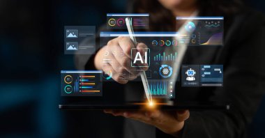 Yapay zeka arayüzü, gerçek zamanlı yapay zeka veri görselleştirmesi, öngörülebilir yapay zeka grafikleri ve iş çözümleri için yapay zekanın kullandığı otomatik rapor araçları içerir. Korpus