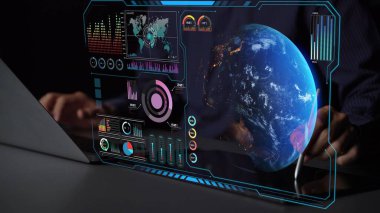 Dünya çapında dijital iletişimi, veri alışverişini ve internet bağlantısını gösteren yüksek teknolojili küresel ağ bağlantı arayüzü. Küresel bağlantı, veri etkileşimi ve dünya çapında iletişim. Thunk