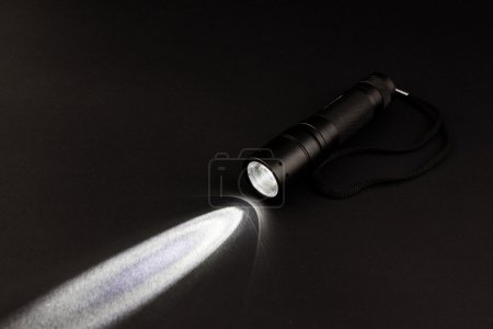 linterna con haz de luz
linterna con haz de luz