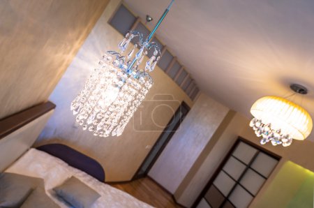 Lámpara en interior moderno

