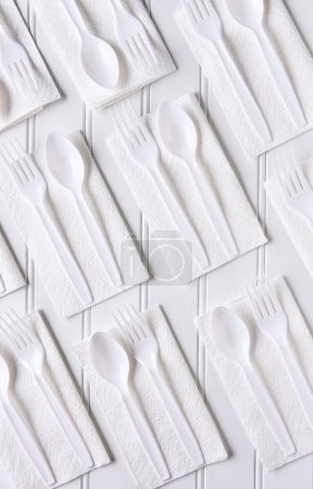 Plástico-Utensilios-En-Servilletas
