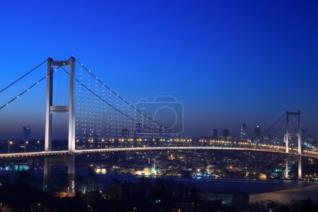 Foto de Estambul Puente del Bósforo por la noche - Imagen libre de derechos