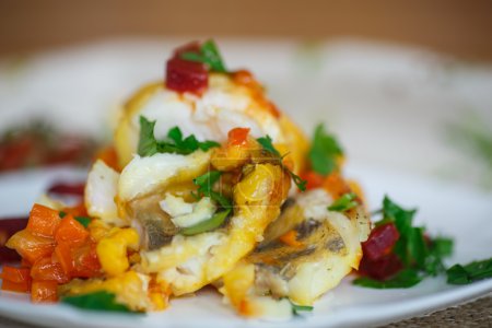 filete de perca estofado con verduras
