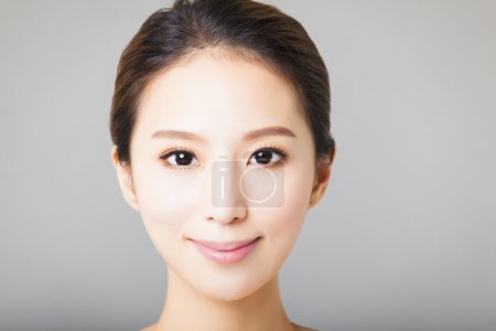 primer plano sonriendo joven hermosa asiática mujer cara
 
