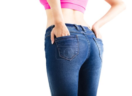 Primer plano de la mujer sexy con pantalones vaqueros
