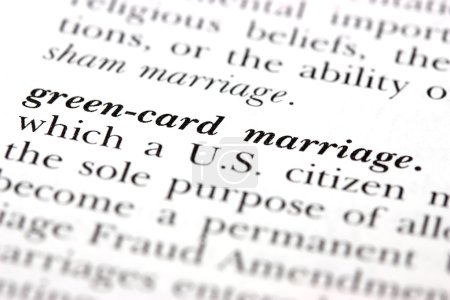 Foto de Diccionario palabra Green-card matrimonio - Imagen libre de derechos