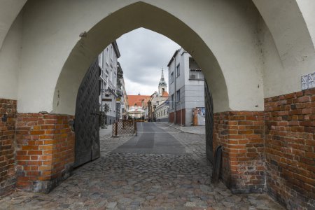 Téléchargez les photos : TORUN, POLOGNE - 18 MAI 2016 : Architecture traditionnelle dans la célèbre ville polonaise de Torun, Pologne
. - en image libre de droit