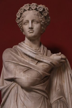 Estatua antigua en los Museos Vaticanos
