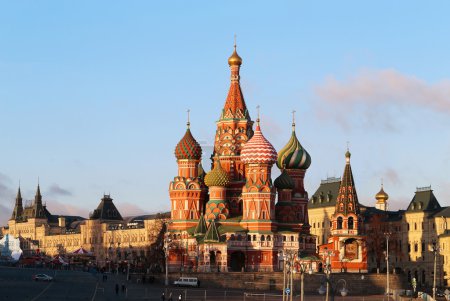 Téléchargez les photos : Belle cathédrale St Basils à Moscou sur la place rouge - en image libre de droit