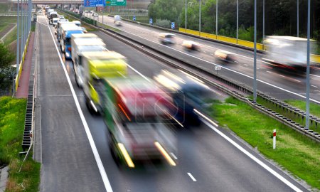 Téléchargez les photos : Autoroute à quatre voies à accès contrôlé en Pologne - en image libre de droit