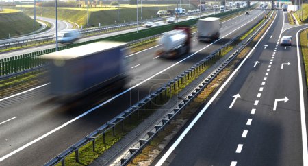 Autopista de acceso controlado de cuatro carriles en Polonia
