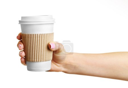 Mano femenina con taza de papel
