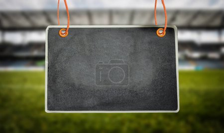 entrega de pizarra en blanco con fondo de estadio borroso se puede utilizar para su trabajo 