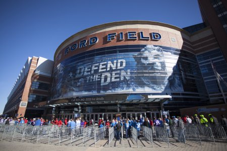 Téléchargez les photos : Detroit, MI, États-Unis - 25 octobre 2015 : Vue de la journée du match à Ford Field situé à Detroit, Michigan. Ford Field est un stade de football américain et le domicile des Lions de Detroit de la NFL
. - en image libre de droit