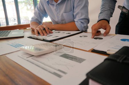 Business People Meeting Design Ideas inversor profesional trabajando nuevo proyecto de puesta en marcha. Concepto. planificación empresarial en la oficina.