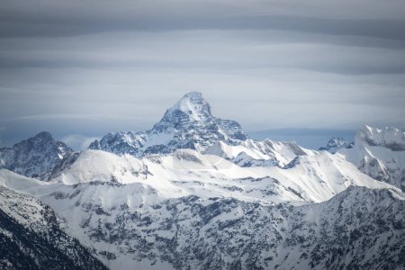 Foto de Fantástico y dramático Winter View of snow covered Mountain Hochvogel in Allgau Alps, Bavaria, Alemania. - Imagen libre de derechos