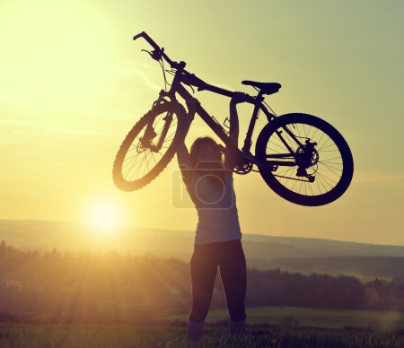 Chica con bicicleta
