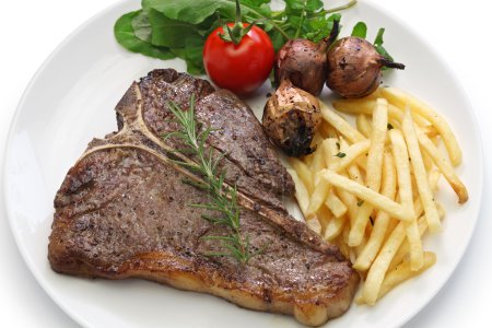 t-bone steak, porterhouse steak, bistecca alla fiorentina isoliert auf weißem Hintergrund