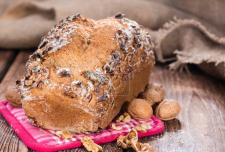 Pan de nuez recién horneado
