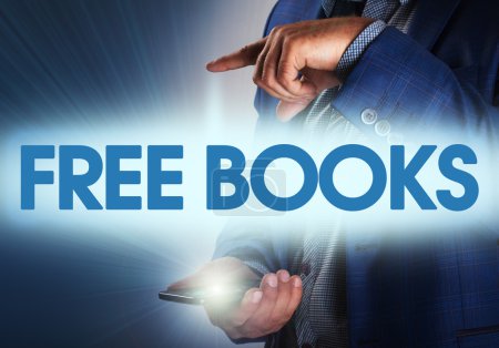 El hombre de negocios presiona libros libres de botones en pantallas virtuales. Busine.
